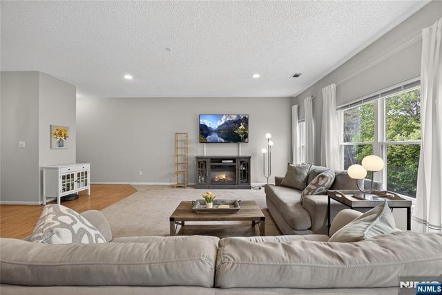 919 Burgundy Way, Wayne, NJ 07470
