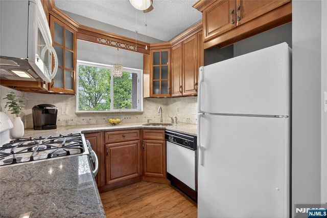 919 Burgundy Way, Wayne, NJ 07470