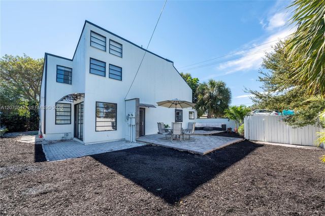 1501 NE 24th Street 1, Wilton Manors, FL 33305