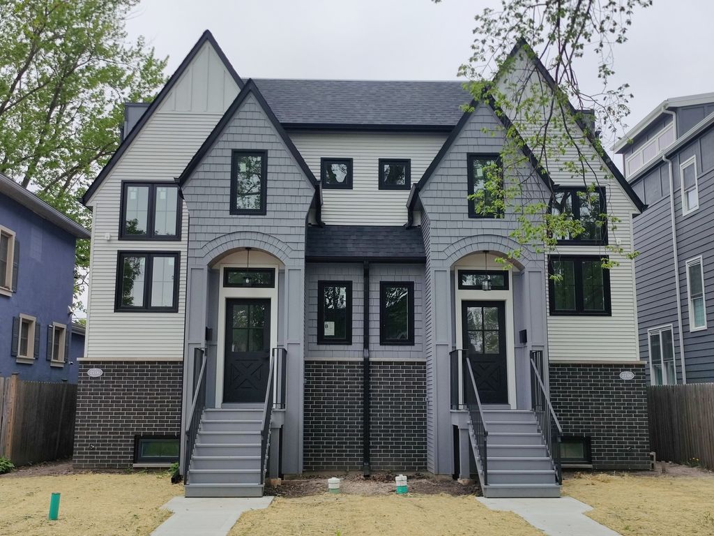 2106 Darrow Avenue, Evanston, IL 60201