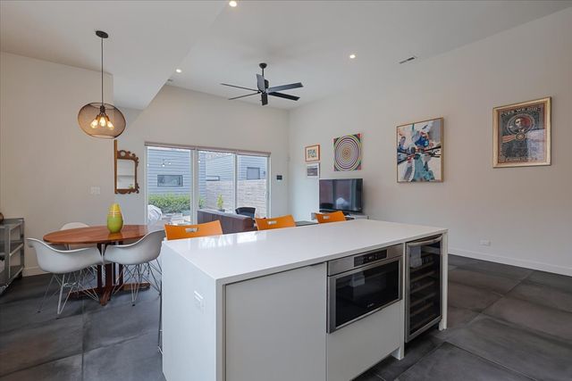 559 E 50th Street, Chicago, IL 60615