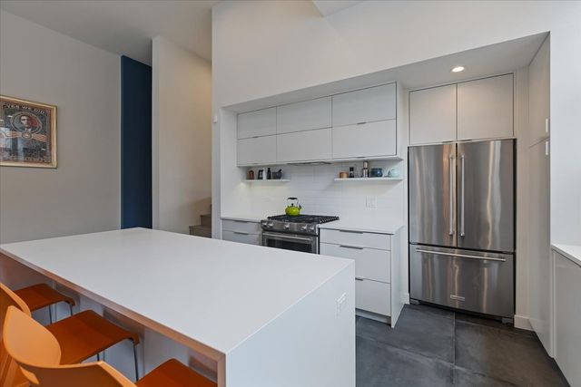 559 E 50th Street, Chicago, IL 60615