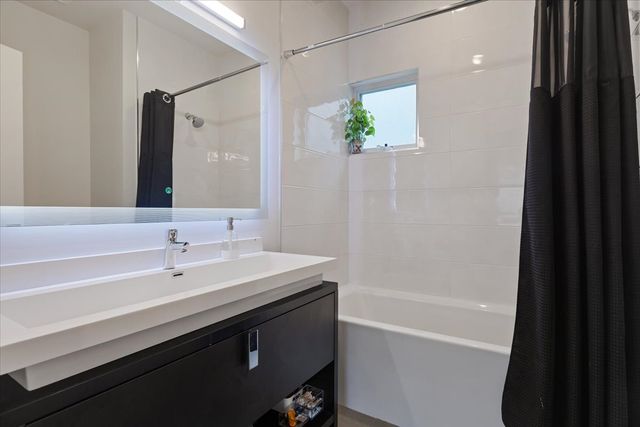 559 E 50th Street, Chicago, IL 60615