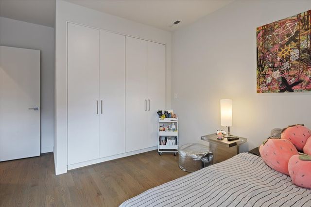 559 E 50th Street, Chicago, IL 60615