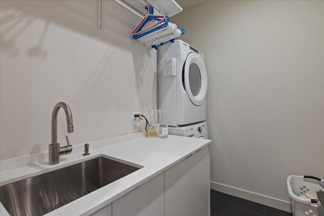 559 E 50th Street, Chicago, IL 60615