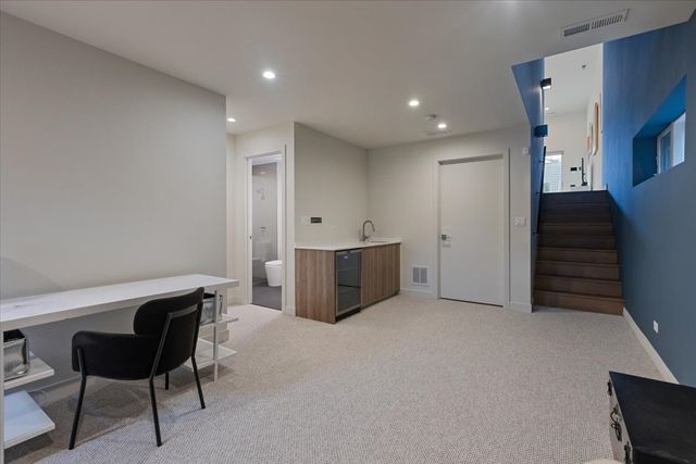 559 E 50th Street, Chicago, IL 60615