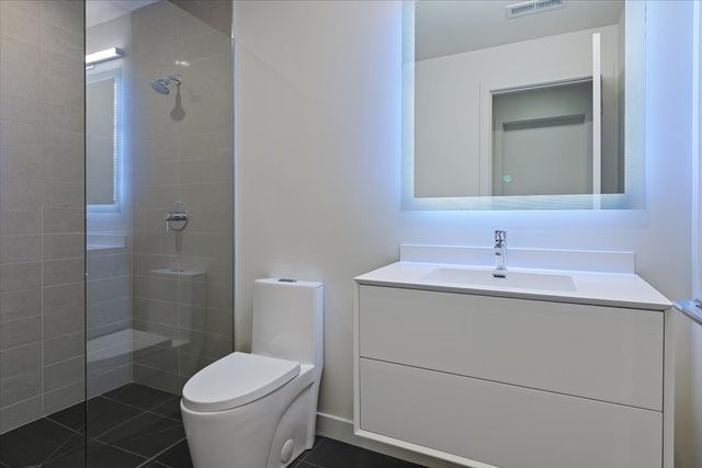 559 E 50th Street, Chicago, IL 60615