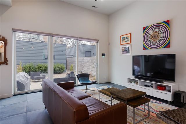 559 E 50th Street, Chicago, IL 60615