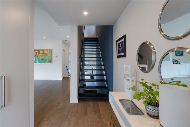 559 E 50th Street, Chicago, IL 60615