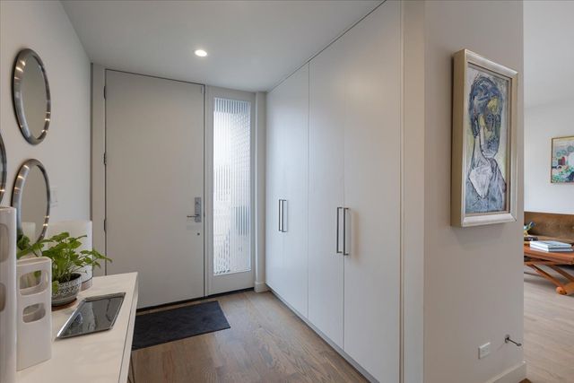 559 E 50th Street, Chicago, IL 60615