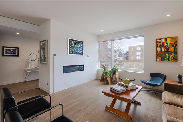 559 E 50th Street, Chicago, IL 60615