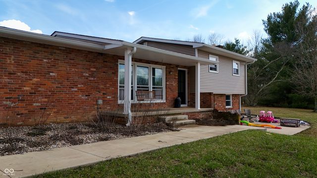 8357 N County Road 300 W, Seymour, IN 47274