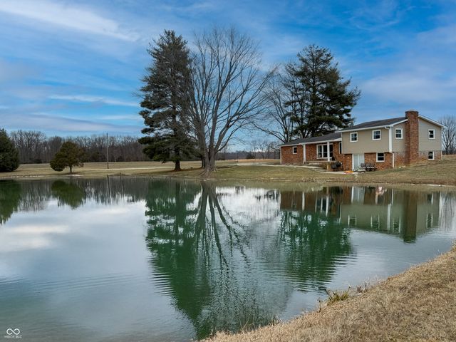 8357 N County Road 300 W, Seymour, IN 47274