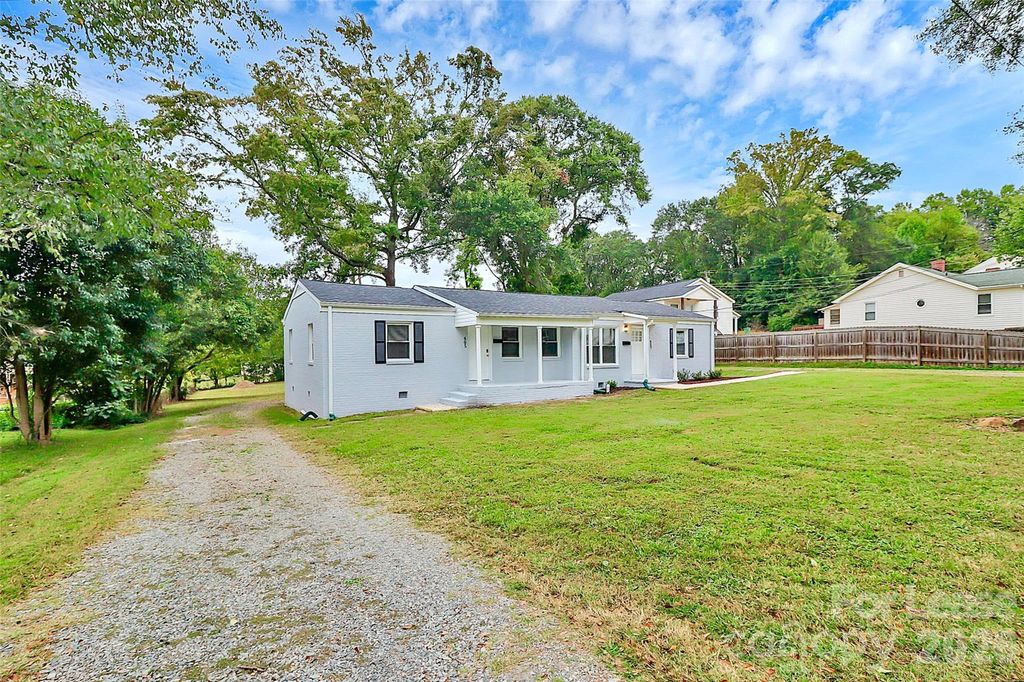 405 Pine Street, Mount Holly, NC 28120