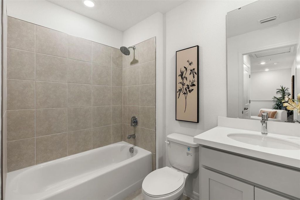 Image 25 of property listing at 711 BLISSFUL GARDENS WAY, Apopka, FL 32703