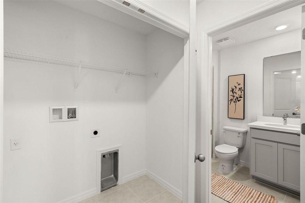 Image 26 of property listing at 711 BLISSFUL GARDENS WAY, Apopka, FL 32703