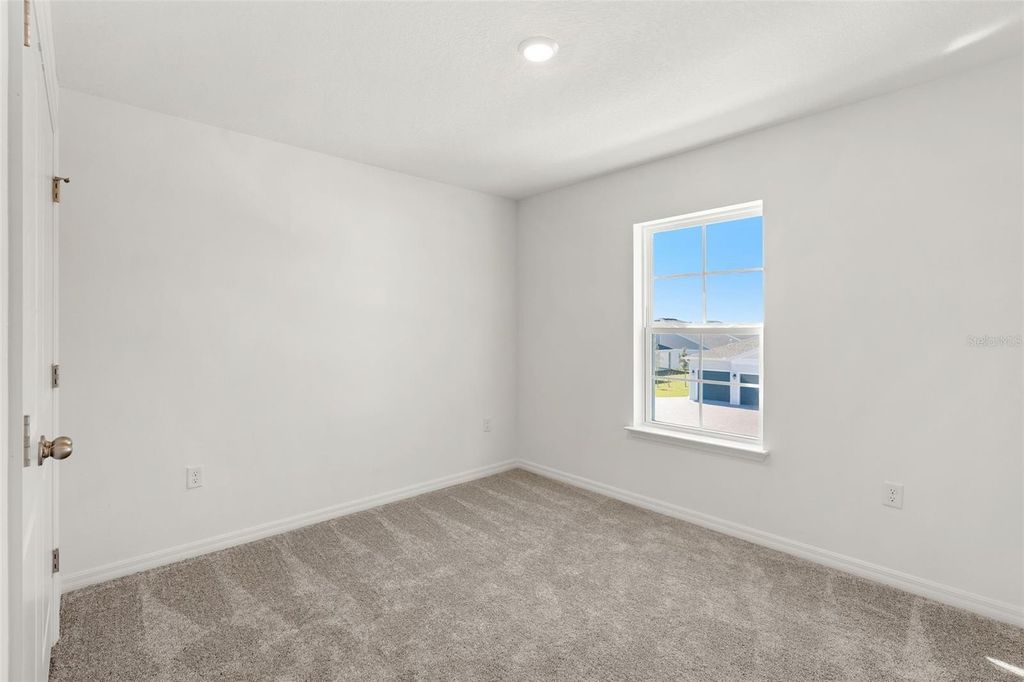 Image 27 of property listing at 711 BLISSFUL GARDENS WAY, Apopka, FL 32703