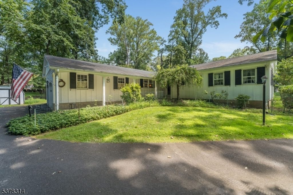 23 Valley View Dr, Raritan Twp., NJ 08822