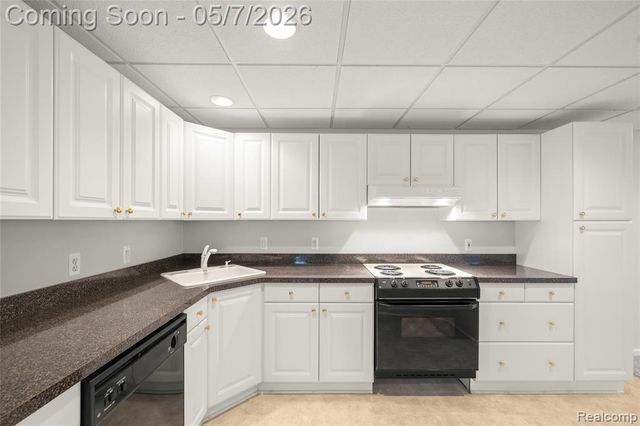 9124 Countrywood Drive, Plymouth, MI 48170