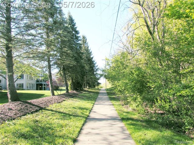 9124 Countrywood Drive, Plymouth, MI 48170