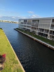 896 N Federal Highway 326, Lantana, FL 33462