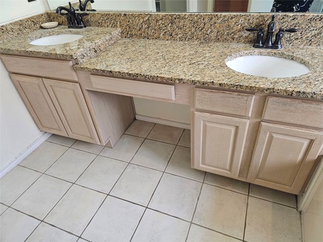 7783 Park Run Road, Fort Worth, TX 76137