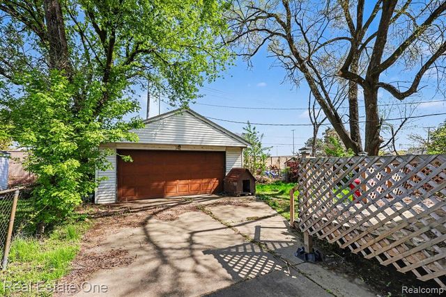 20059 Ellis Street, Roseville, MI 48066