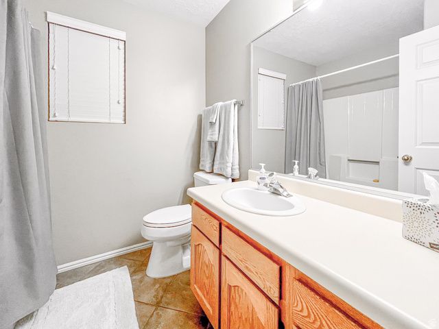 2051 W CANYON VIEW DR, St. George, UT 84770