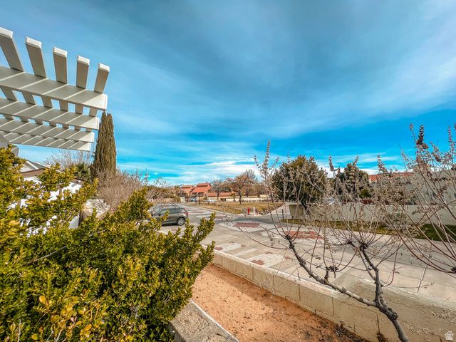 2051 W CANYON VIEW DR, St. George, UT 84770