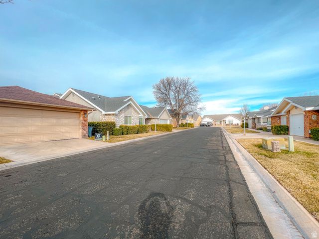 2051 W CANYON VIEW DR, St. George, UT 84770