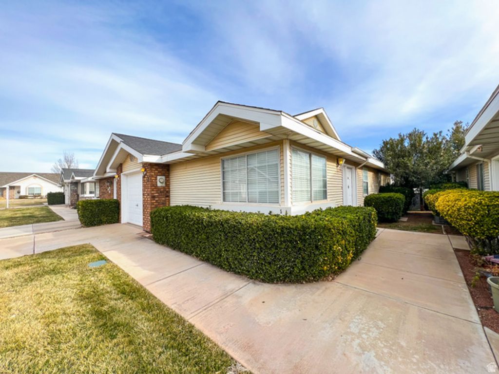 2051 W CANYON VIEW DR, St. George, UT 84770