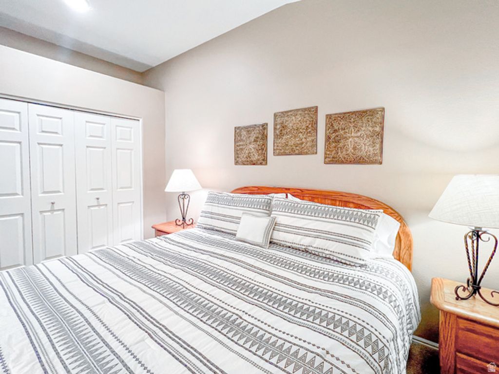 Image 13 of property listing at 2051 W CANYON VIEW DR, St. George, UT 84770