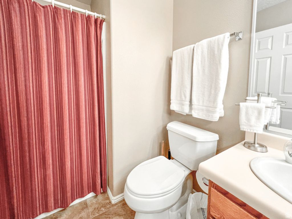 Image 16 of property listing at 2051 W CANYON VIEW DR, St. George, UT 84770