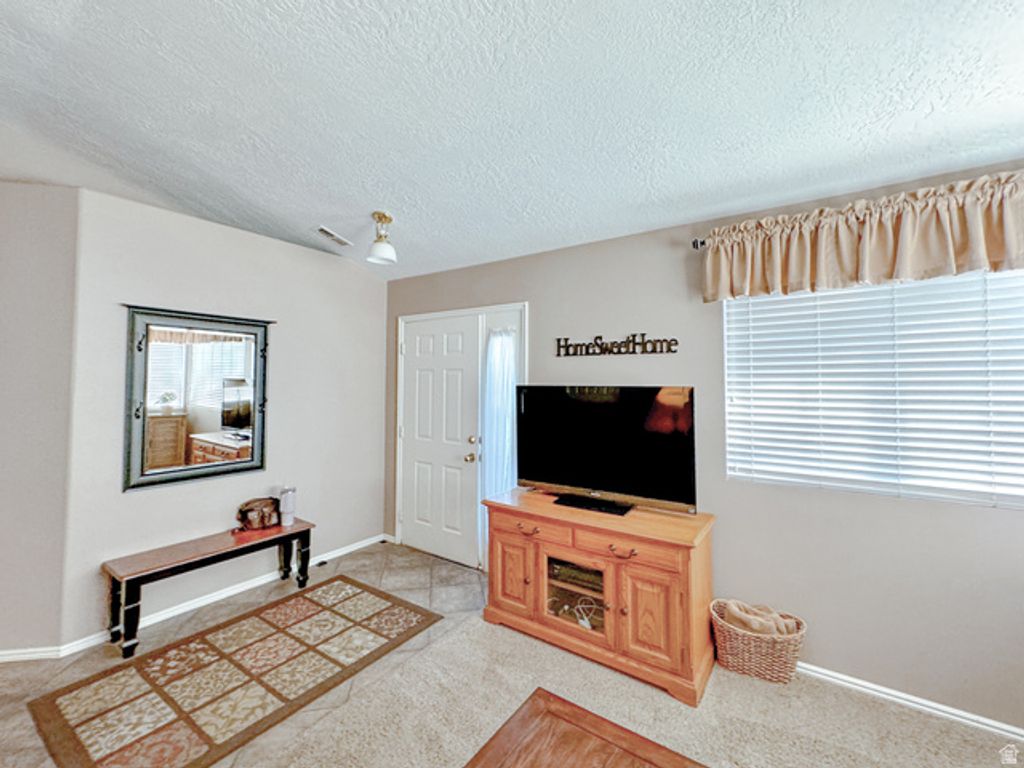 Image 6 of property listing at 2051 W CANYON VIEW DR, St. George, UT 84770