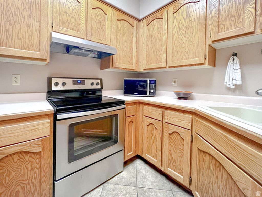Image 8 of property listing at 2051 W CANYON VIEW DR, St. George, UT 84770