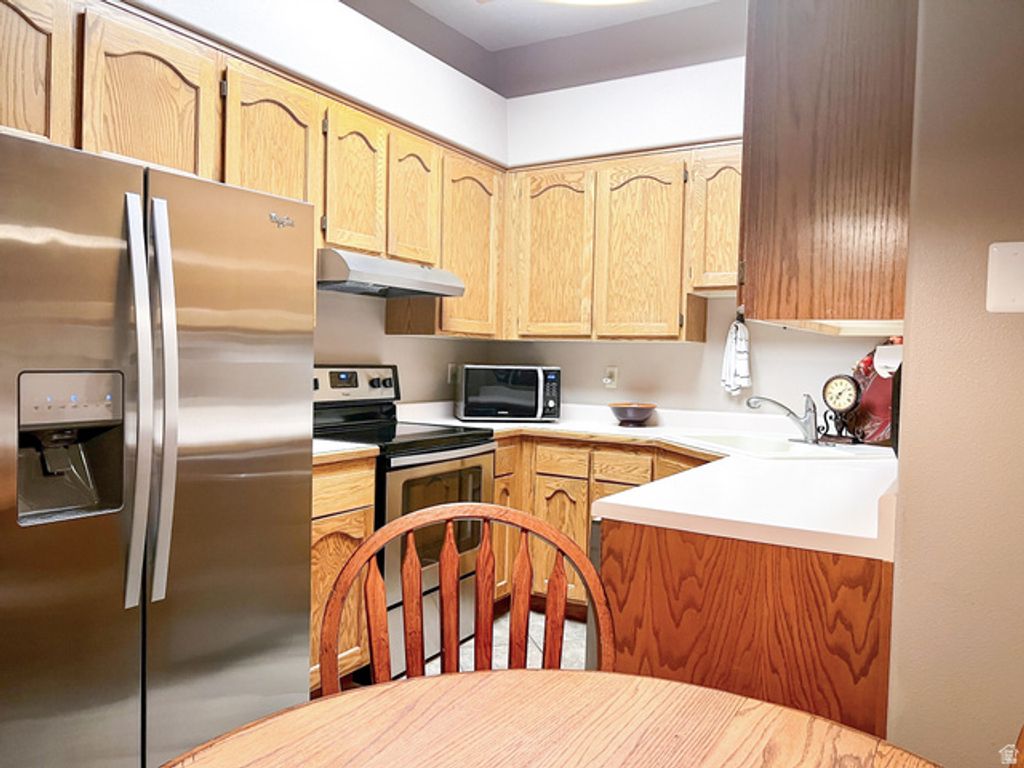 Image 9 of property listing at 2051 W CANYON VIEW DR, St. George, UT 84770