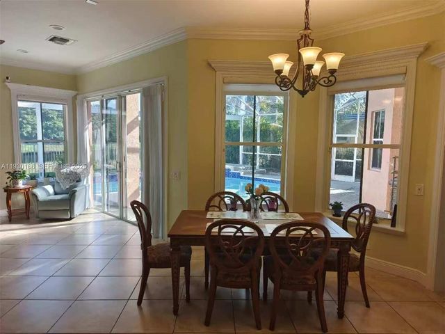 1035 Waterside Cir, Weston, FL 33327