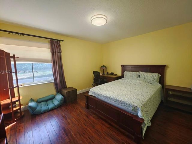 1035 Waterside Cir, Weston, FL 33327