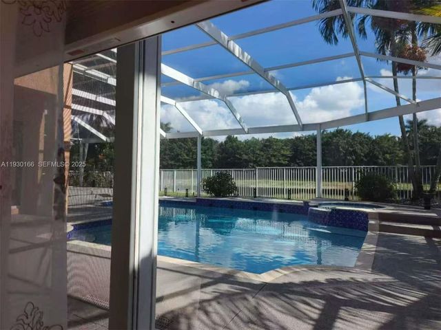 1035 Waterside Cir, Weston, FL 33327