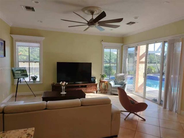 1035 Waterside Cir, Weston, FL 33327
