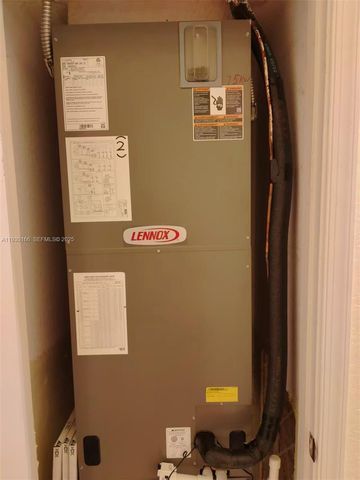 1035 Waterside Cir, Weston, FL 33327