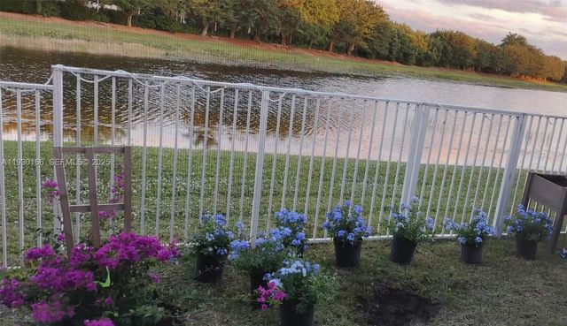 1035 Waterside Cir, Weston, FL 33327