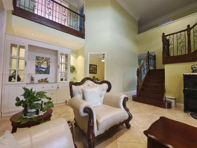 1035 Waterside Cir, Weston, FL 33327