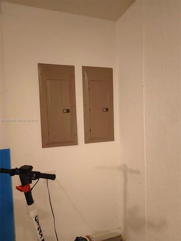 1035 Waterside Cir, Weston, FL 33327