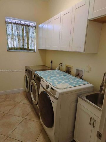 1035 Waterside Cir, Weston, FL 33327