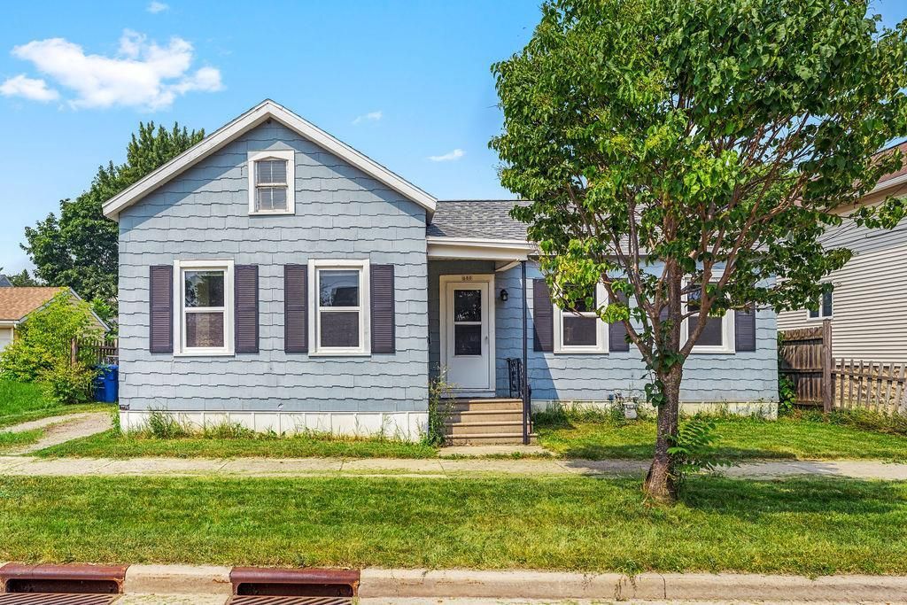 680 W 5TH AVENUE, Oshkosh, WI 54902