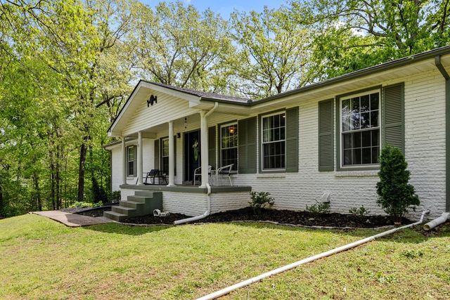 106 Canary Dr, Dickson, TN 37055