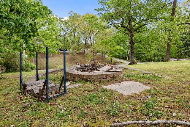 106 Canary Dr, Dickson, TN 37055