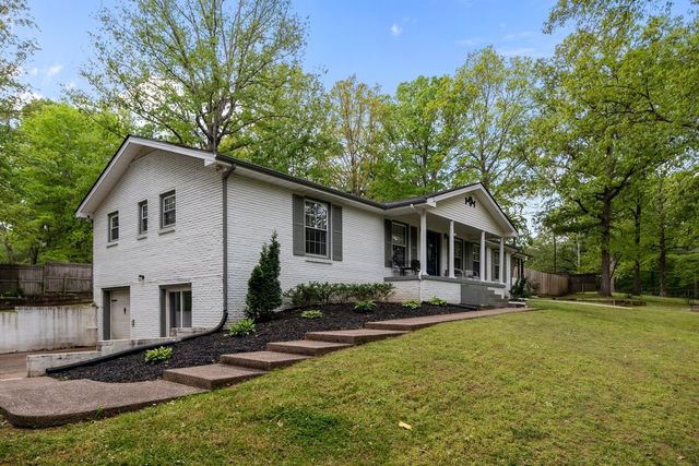 106 Canary Dr, Dickson, TN 37055