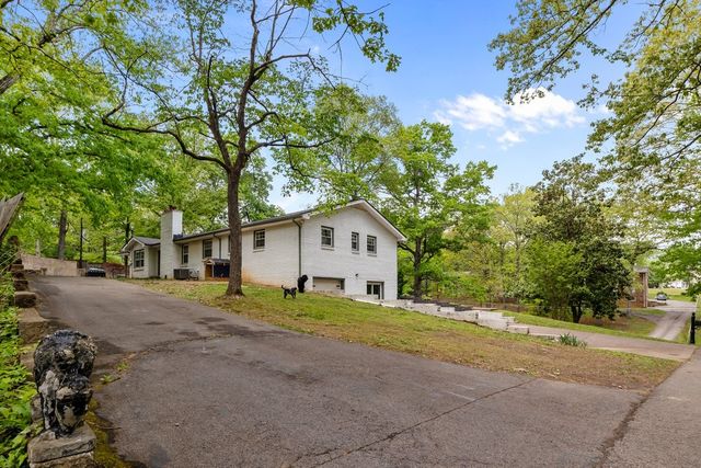 106 Canary Dr, Dickson, TN 37055